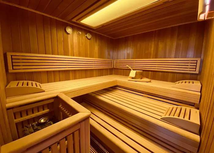 Private Spa Mit Sauna Und Whirlpool